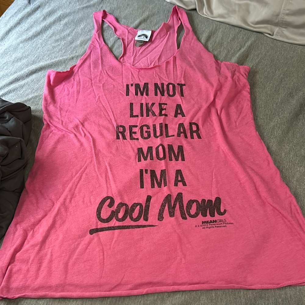 Women’s Graphic racer back tank L